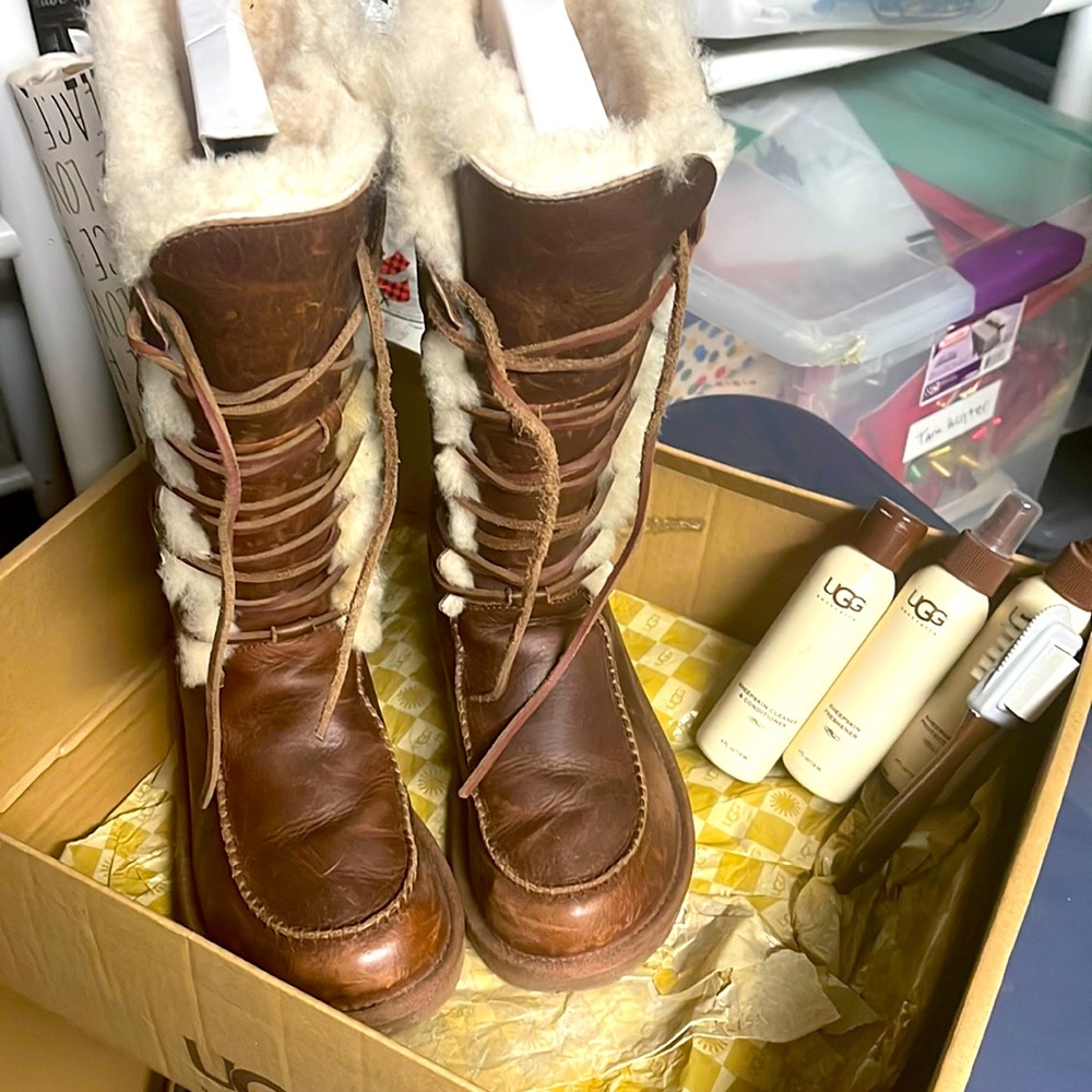 UGG Tularosa Leather boots